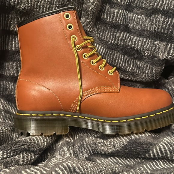 Unisex fur lined Doc Martens. Women’s 7 and Men’s 5.5 - Picture 5 of 5